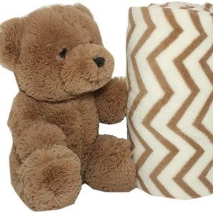 SILVER ONE Chevron Plush Bear Blanket Gift Set